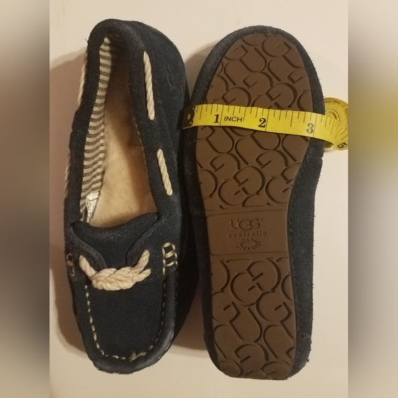 GUC UGG Australia Toddler Slippers - Picture 10 of 10